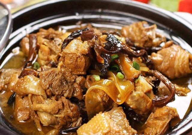Chicken Stewed with Mushroom